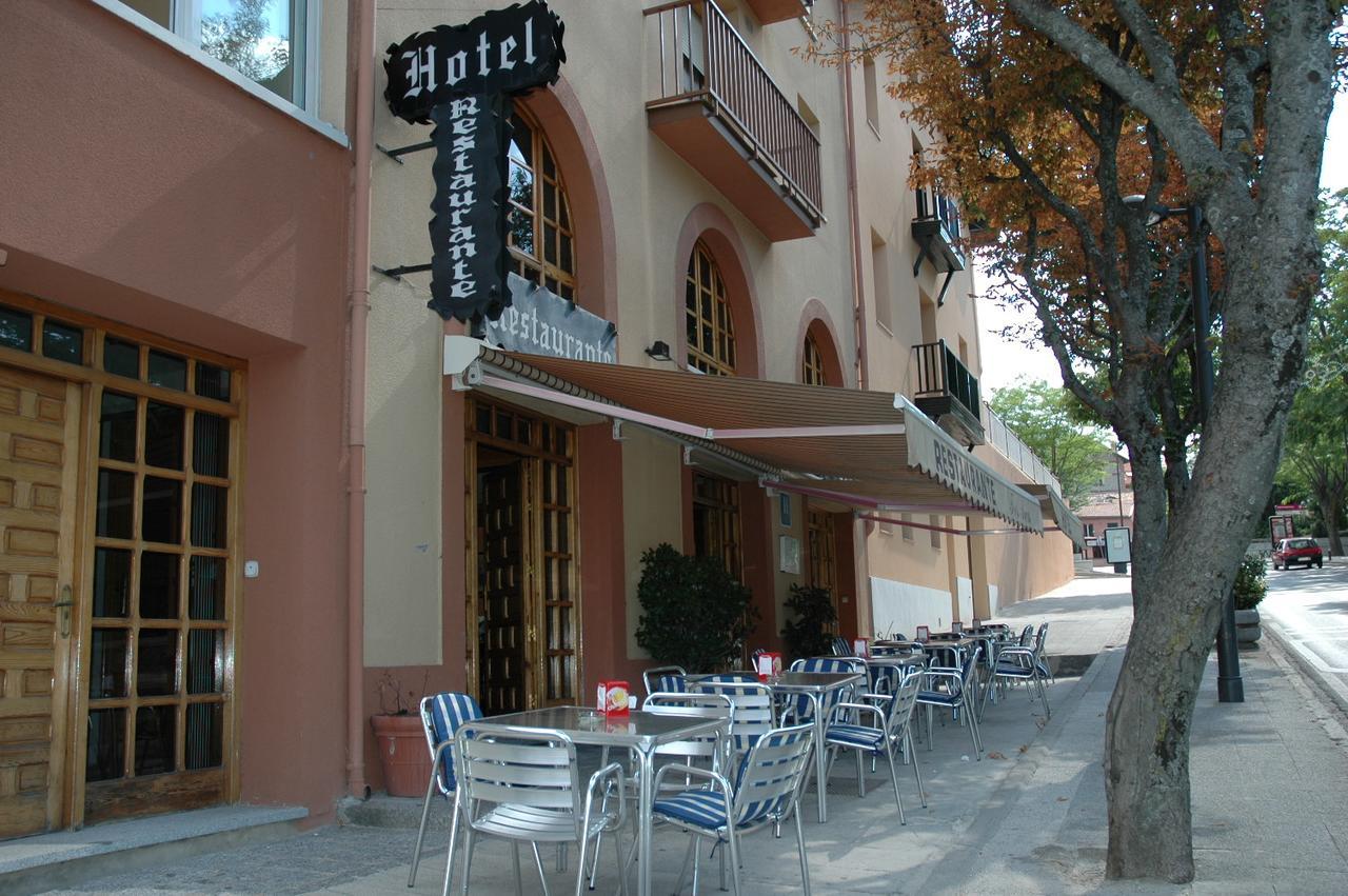 Hotel Tres Arcos San Lorenzo de El Escorial Exterior foto